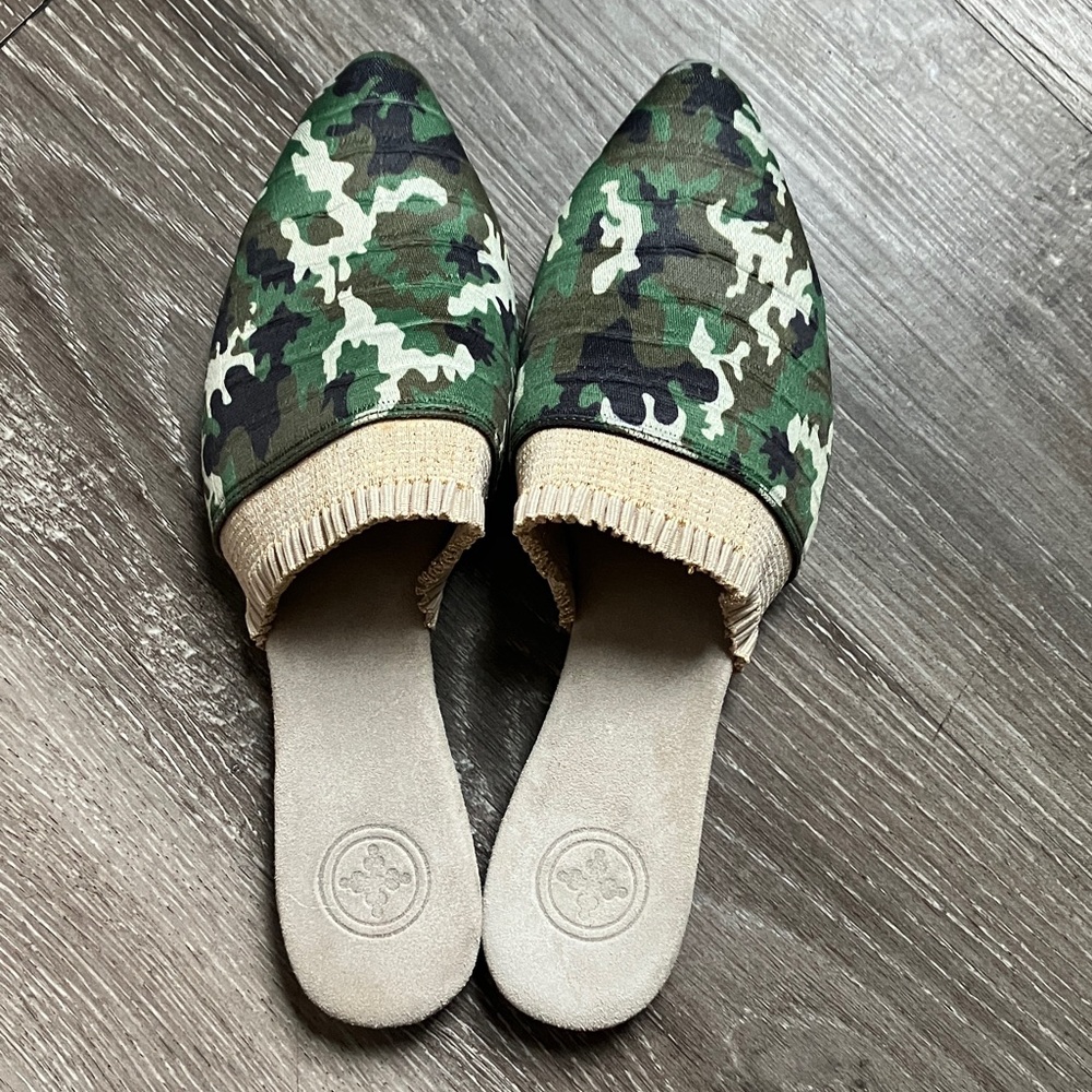Charleston Shoe Company Blakely Camouflage Mules - Picture 5 of 17